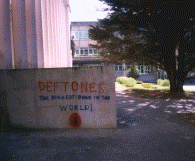 1biggest_graff.jpg (47078 bytes)