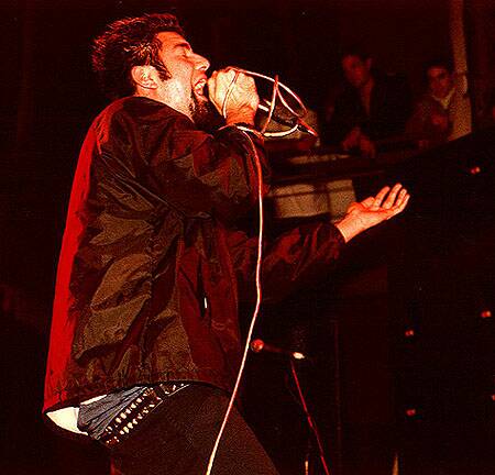 Deftones around the. Deftones 1997. Deftones 1995. Deftones Live 1997. Группа Deftones 1997.